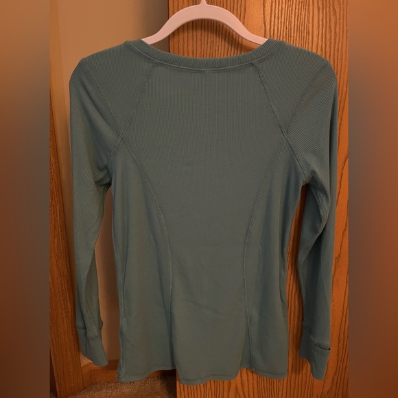 Lularoe Cozy Collection-Hazel Long Sleeve V-Neck Top - Picture 2 of 3